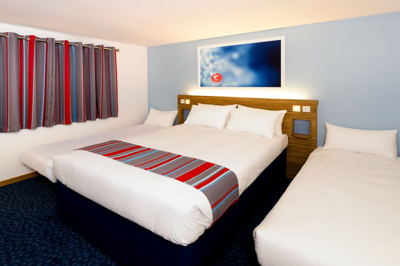 Travelodge Aberdeen Central Esterno foto
