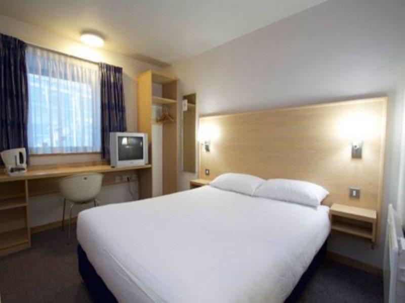 Travelodge Aberdeen Central Esterno foto